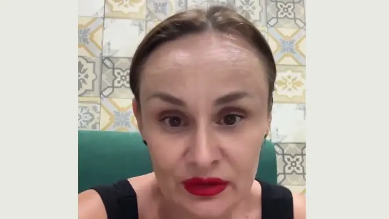 На улице Красной мужчины пристают к несовершеннолетним девушкам