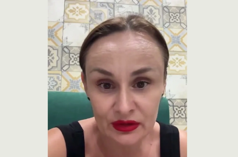 На улице Красной мужчины пристают к несовершеннолетним девушкам