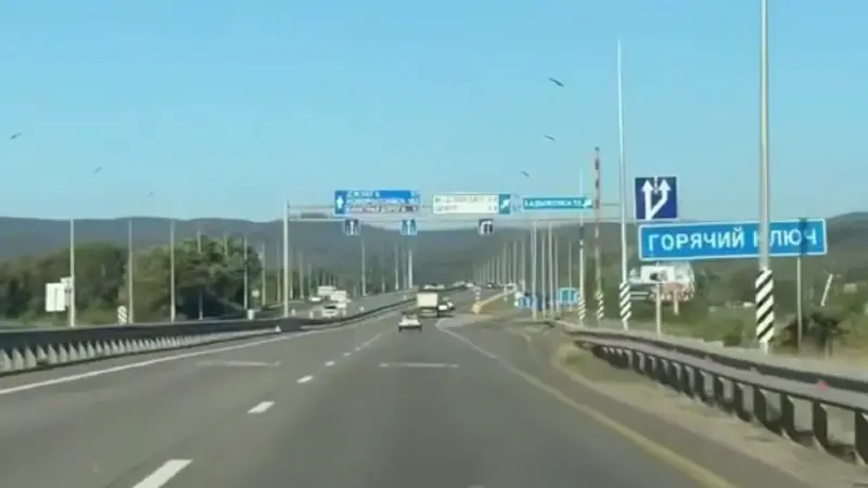 Пустые дороги к Чёрному морю сняли на Кубани