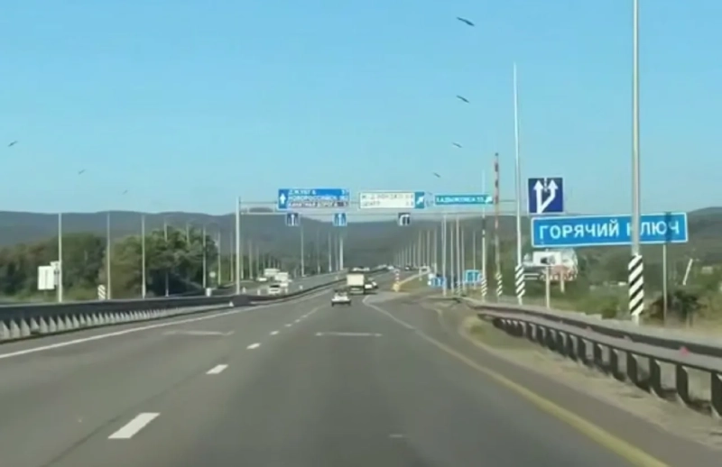 Пустые дороги к Чёрному морю сняли на Кубани